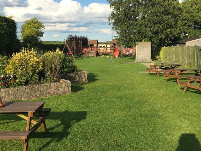 Pubs With Play Areas in Oxfordshire